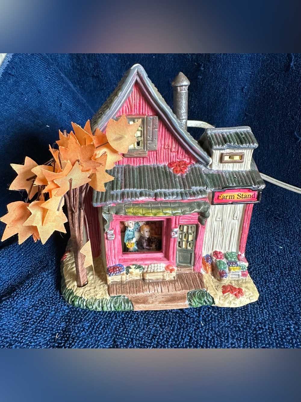 Halloween Village Harvest Farm Stand Lighted House W/Viewing Room Farmers Inside